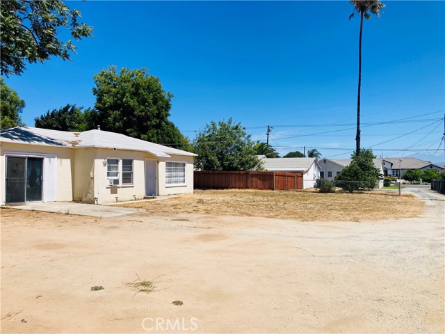 5214 Golden Avenue, Riverside CA: https://media.crmls.org/medias/d18775e3-e459-4fed-8bfe-7020870a2a62.jpg