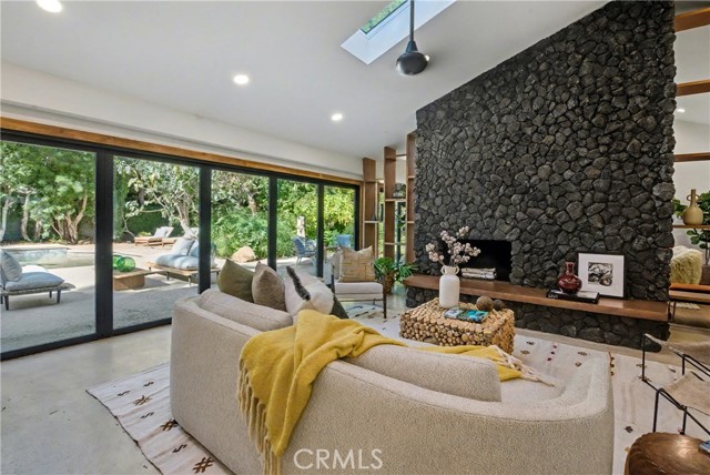 Detail Gallery Image 5 of 46 For 9701 Bothwell Road, Northridge,  CA 91324 - 4 Beds | 3/1 Baths