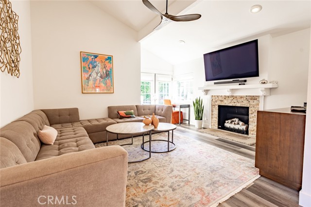 25065 Sunset W Place, Laguna Hills CA: https://media.crmls.org/medias/d187ddbb-387c-496b-bdf8-bfa0921d6142.jpg