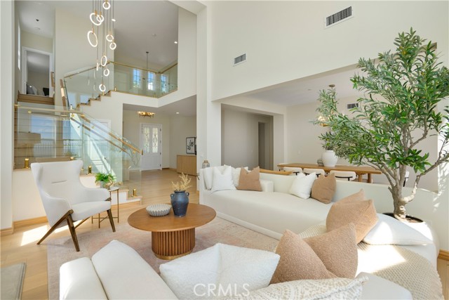 3318 Durham Court, Burbank CA: https://media.crmls.org/medias/d1881ded-487d-4831-9c98-1c4df8e89724.jpg