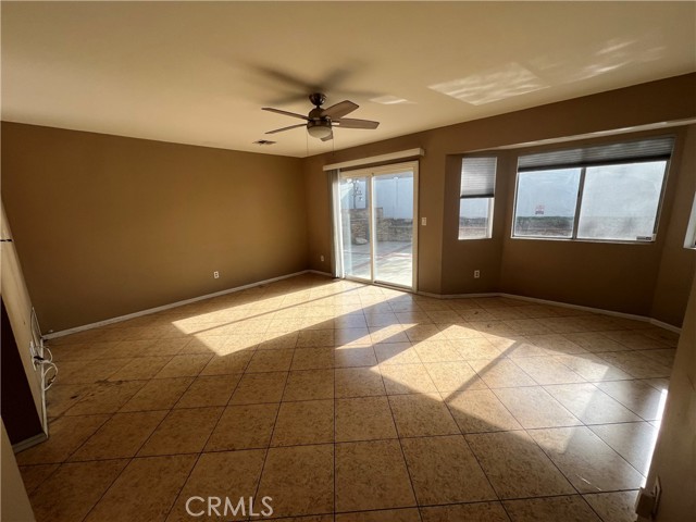 Detail Gallery Image 5 of 14 For 3531 Cherry Blossom, Lake Elsinore,  CA 92530 - 3 Beds | 2/1 Baths