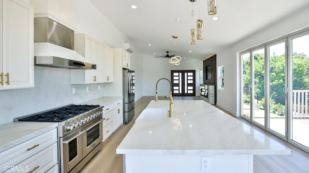 MLS #OC24193665 img 1