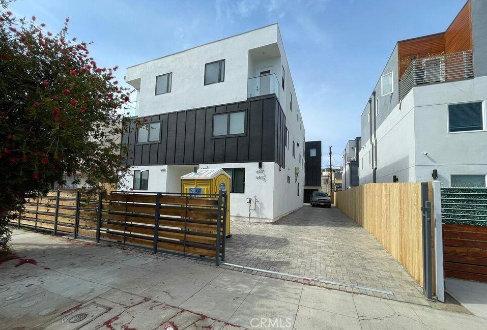 1/2 Lexington Avenue