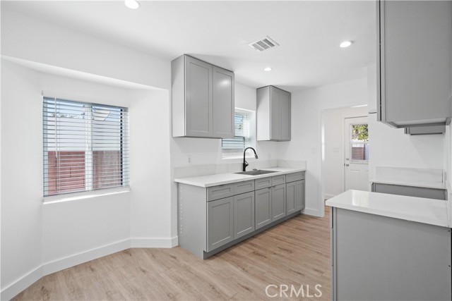 Detail Gallery Image 21 of 32 For 11031 Lull St, Sun Valley,  CA 91352 - 2 Beds | 1/1 Baths