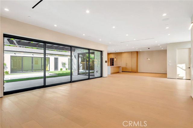 Detail Gallery Image 7 of 21 For 5149 Beeman Ave, Valley Village,  CA 91607 - 6 Beds | 6 Baths