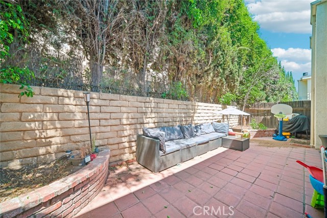 Detail Gallery Image 18 of 21 For 9950 Reseda Bld #7,  Northridge,  CA 91324 - 3 Beds | 2/1 Baths