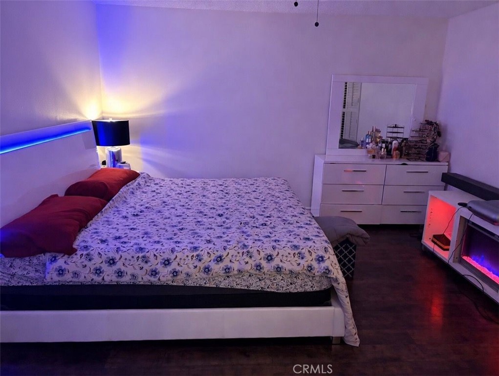 https://media.crmls.org/medias/d18e737e-2cc9-4db5-88c9-21afda9fe136.jpg?preset=X-Large
