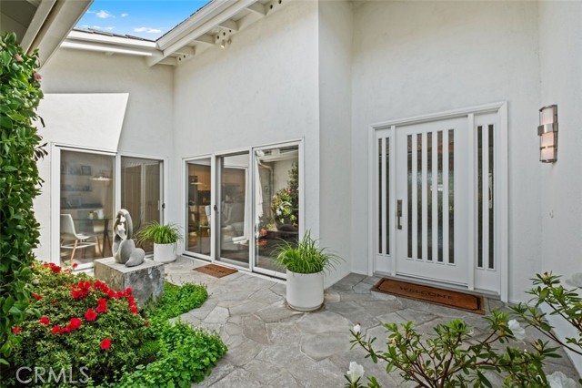 Detail Gallery Image 10 of 28 For 10 Rue Grand Vallee, Newport Beach,  CA 92660 - 2 Beds | 2 Baths