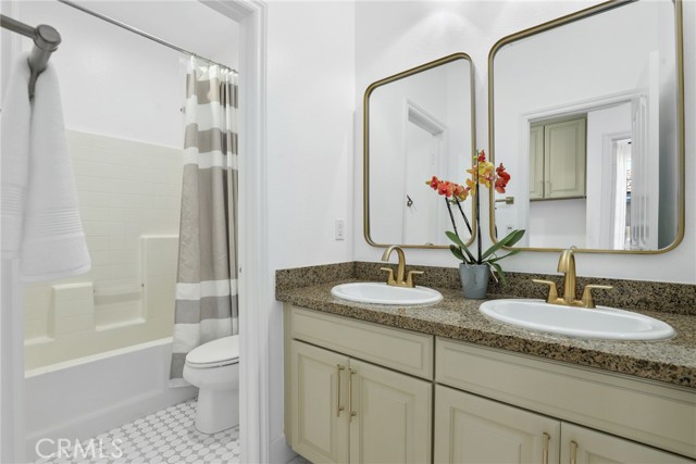 24229 La Montura Drive, Valencia CA: https://media.crmls.org/medias/d18f0032-e1d6-4119-a1ad-7163710b41f4.jpg