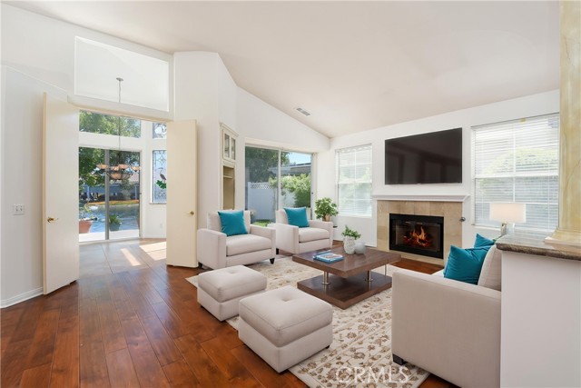 Detail Gallery Image 2 of 39 For 38749 Muirfield Dr, Murrieta,  CA 92562 - 3 Beds | 3/1 Baths
