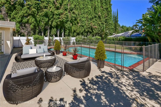 Detail Gallery Image 34 of 40 For 22841 Mariano St, Woodland Hills,  CA 91367 - 3 Beds | 3 Baths