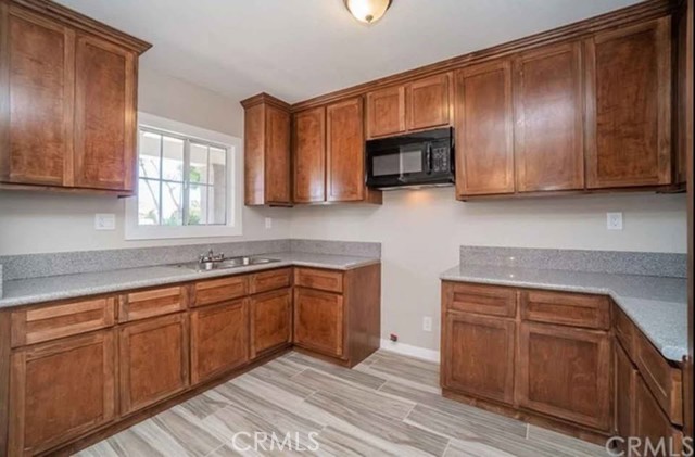 Detail Gallery Image 6 of 18 For 636 W 107th, Los Angeles,  CA 90044 - 3 Beds | 2 Baths