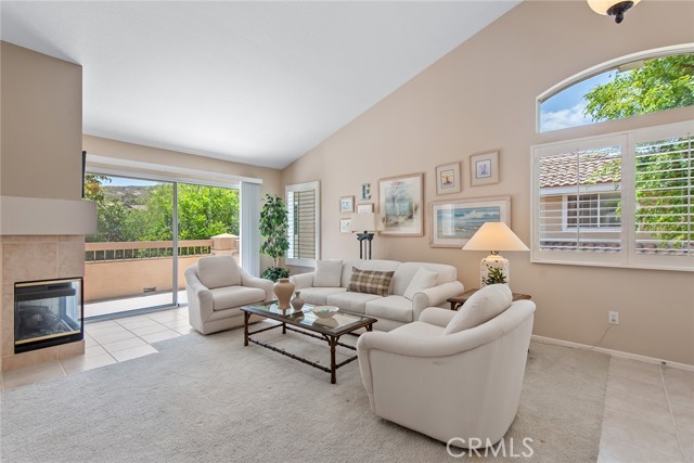 Detail Gallery Image 4 of 32 For 494 Bannister Way #B,  Simi Valley,  CA 93065 - 2 Beds | 2 Baths