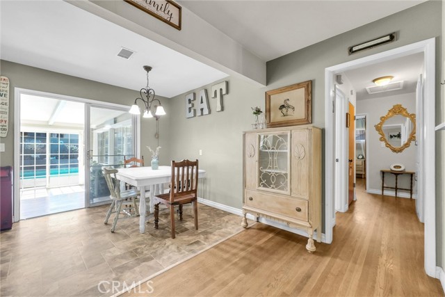 Detail Gallery Image 7 of 34 For 350 E Hacienda, Corona,  CA 92879 - 3 Beds | 2/1 Baths