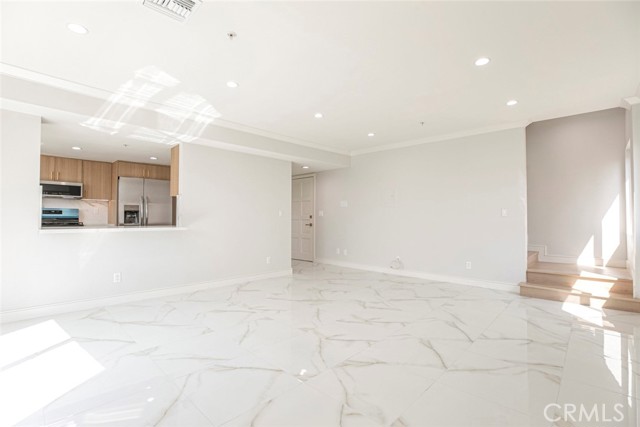 116 W Maple, Glendale CA: https://media.crmls.org/medias/d19260f4-33a0-42be-ad86-8e63e6ecff7c.jpg