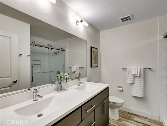 Detail Gallery Image 17 of 49 For 5190 E Colorado St #204,  Long Beach,  CA 90814 - 1 Beds | 1 Baths