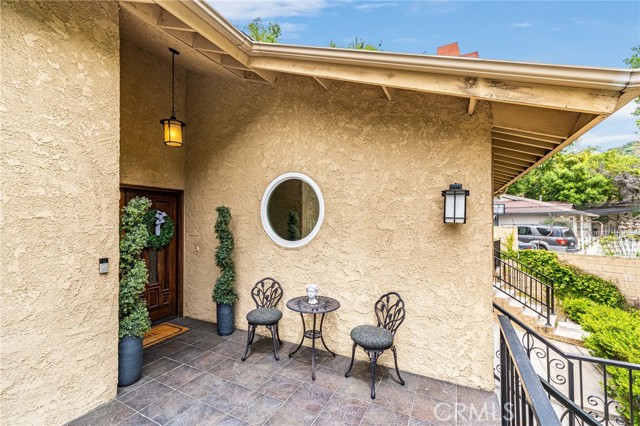 Detail Gallery Image 5 of 43 For 2411 E Chevy Chase Dr, Glendale,  CA 91206 - 4 Beds | 3 Baths