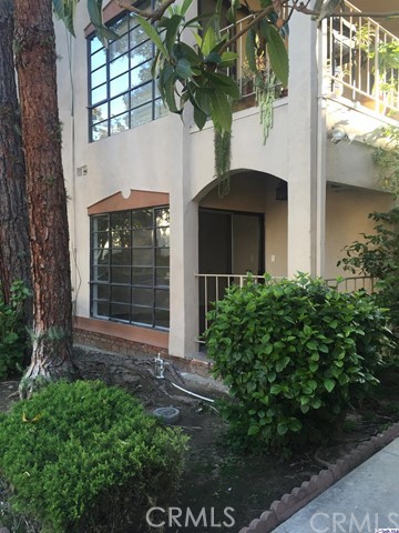 221 Lexington Drive 105, Glendale, California 91206, 3 Bedrooms Bedrooms, ,1 BathroomBathrooms,For Sale,Lexington,316004958