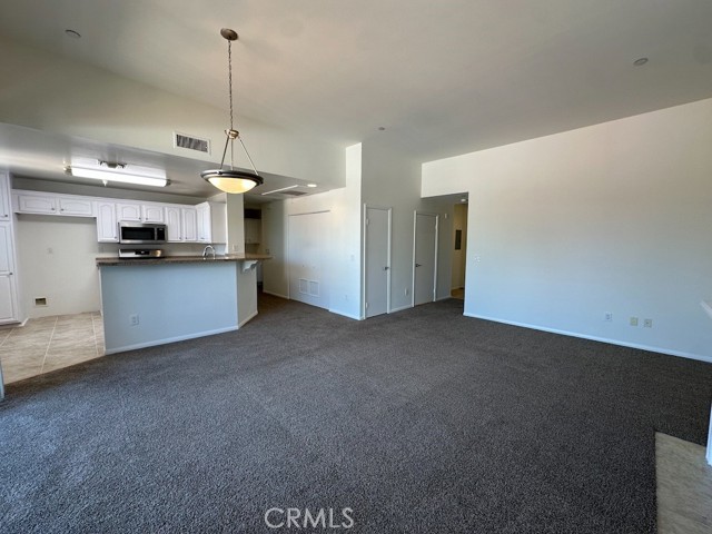 Detail Gallery Image 8 of 22 For 7551 Jordan Ave #405,  Canoga Park,  CA 91303 - 3 Beds | 3 Baths