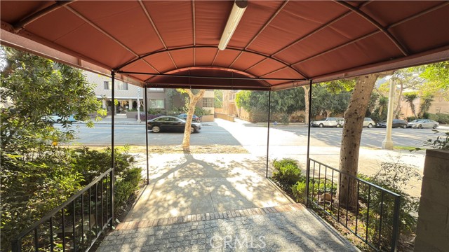 532 N Rossmore Avenue, Los Angeles CA: https://media.crmls.org/medias/d1968087-8c19-41f3-ac5d-88a3af0adf4a.jpg