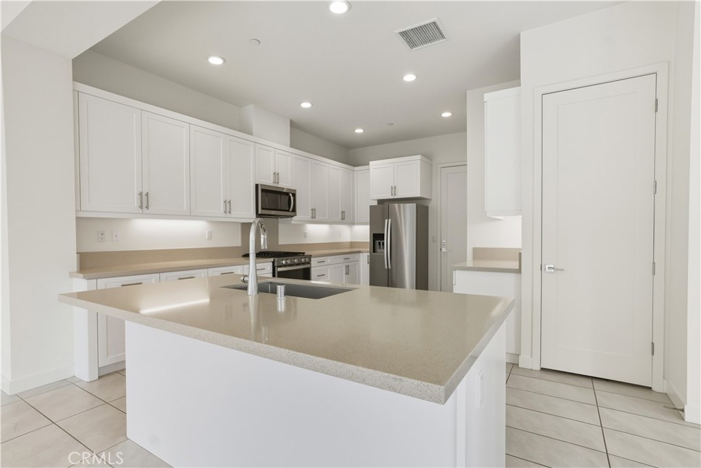 MLS #OC25225551 image #6