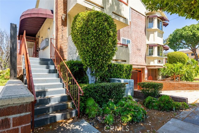 Detail Gallery Image 3 of 23 For 1015 E Spazier Ave #105,  Burbank,  CA 91502 - 2 Beds | 2 Baths