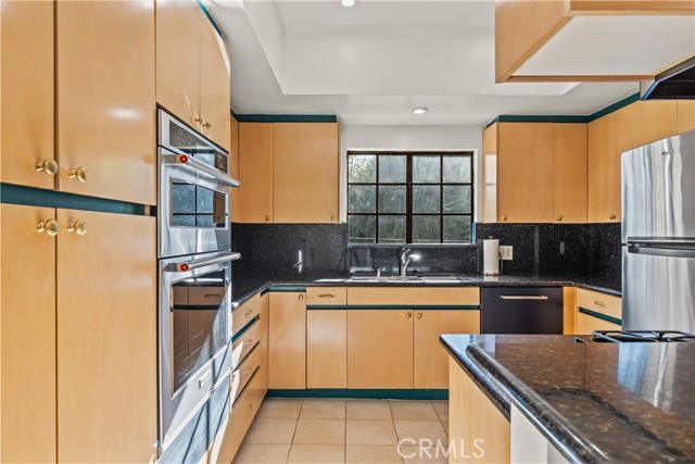 Detail Gallery Image 3 of 20 For 4430 Noble Ave #208,  Sherman Oaks,  CA 91403 - 2 Beds | 2 Baths