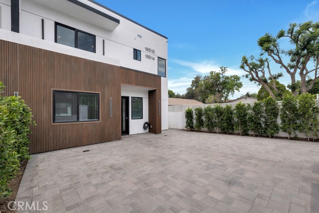 Detail Gallery Image 3 of 30 For 16510 San Fernando Mission Blvd, Granada Hills,  CA 91344 - 4 Beds | 4 Baths