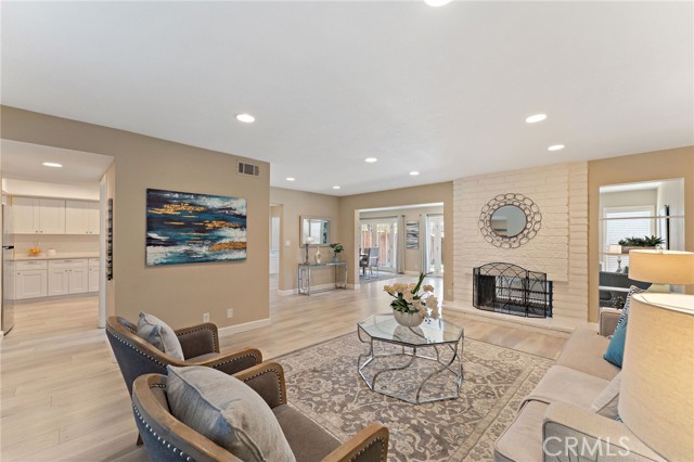 Detail Gallery Image 3 of 57 For 21 Queens Wreath, Irvine,  CA 92612 - 4 Beds | 2/1 Baths