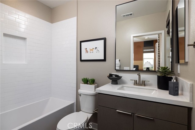 Detail Gallery Image 7 of 11 For 312 E Whittier Bld, La Habra,  CA 90631 - 3 Beds | 3/1 Baths