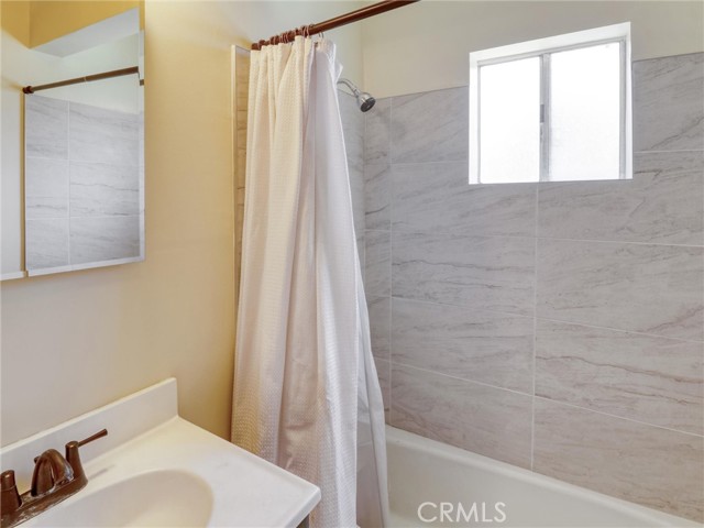 Detail Gallery Image 11 of 19 For 430 2nd, San Pedro,  CA 90731 - 3 Beds | 2 Baths