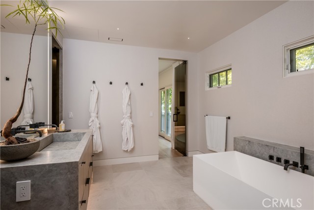 1 Stickley Drive, Laguna Beach CA: https://media.crmls.org/medias/d19b6219-3c12-4525-a7e2-5b0845baaca7.jpg