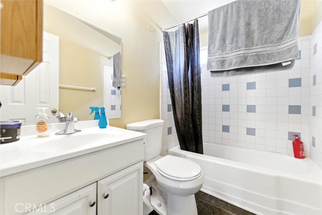8876 Cypress Avenue, Riverside CA: https://media.crmls.org/medias/d19cb5c6-753e-4bec-b2c7-e17a0546ffac.jpg