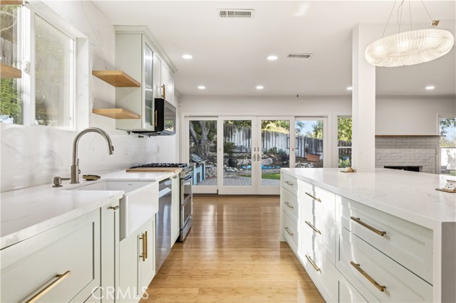 Detail Gallery Image 12 of 36 For 20305 Aetna, Woodland Hills,  CA 91367 - 3 Beds | 2 Baths