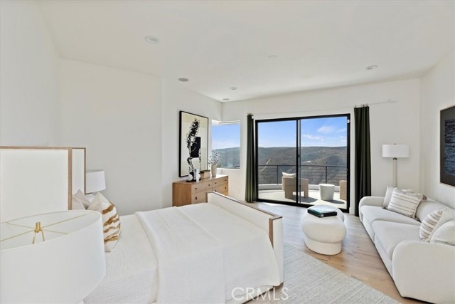 1425 Skyline Drive, Laguna Beach CA: https://media.crmls.org/medias/d19d3520-4beb-440f-8e4a-8996a3fd2ea2.jpg