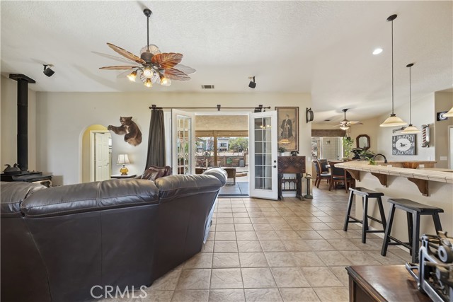 8328 Chateau Road, Phelan CA: https://media.crmls.org/medias/d19d4897-b483-4e69-8958-23ccf94dd00c.jpg