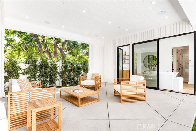 Detail Gallery Image 18 of 47 For 4435 Katherine Ave, Sherman Oaks,  CA 91423 - 6 Beds | 6/1 Baths