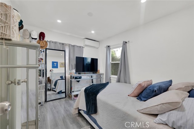 2621 Vineyard Avenue, Los Angeles CA: https://media.crmls.org/medias/d19d79dd-1d2d-4155-b80d-cfc7b877dad9.jpg