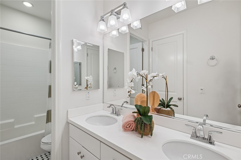 MLS #OC25270244 image #17