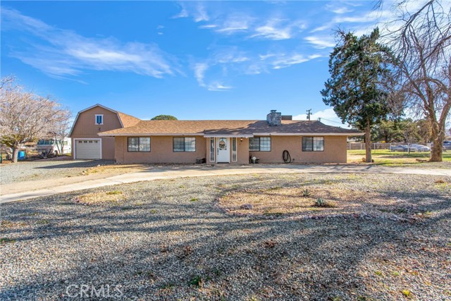 Detail Gallery Image 3 of 45 For 13447 Iroquois Rd, Apple Valley,  CA 92308 - 4 Beds | 3 Baths