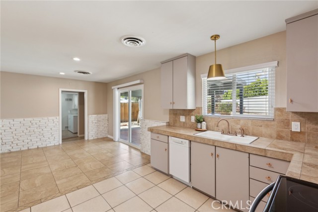 42985 Warner Trail, Palm Desert CA: https://media.crmls.org/medias/d19ea7b8-23d1-49ca-b36a-71361f472818.jpg