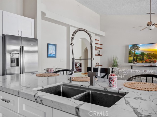 14526 Galleon Lane, Helendale CA: https://media.crmls.org/medias/d19f17b5-a170-478b-a812-67b7b01b997a.jpg