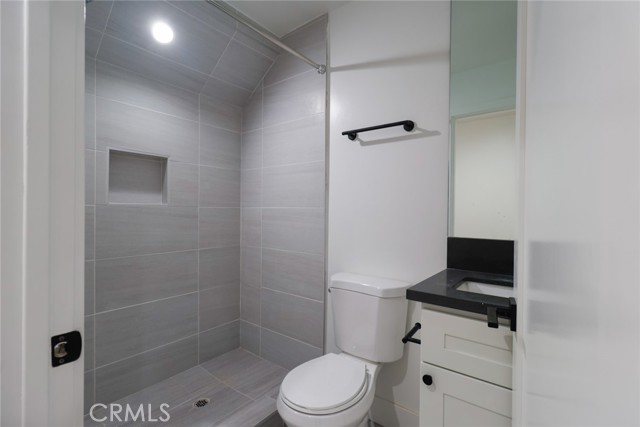 Detail Gallery Image 12 of 36 For 4649 Pickford, Los Angeles,  CA 90019 - 4 Beds | 4 Baths