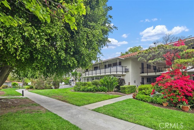 Detail Gallery Image 2 of 39 For 2319 via Puerta #O,  Laguna Woods,  CA 92637 - 2 Beds | 2 Baths