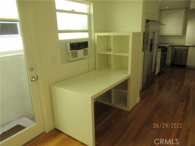 656 Rosecrans Avenue, Manhattan Beach, California 90266, 3 Bedrooms Bedrooms, ,1 BathroomBathrooms,Residential,Sold,Rosecrans,SB22143414