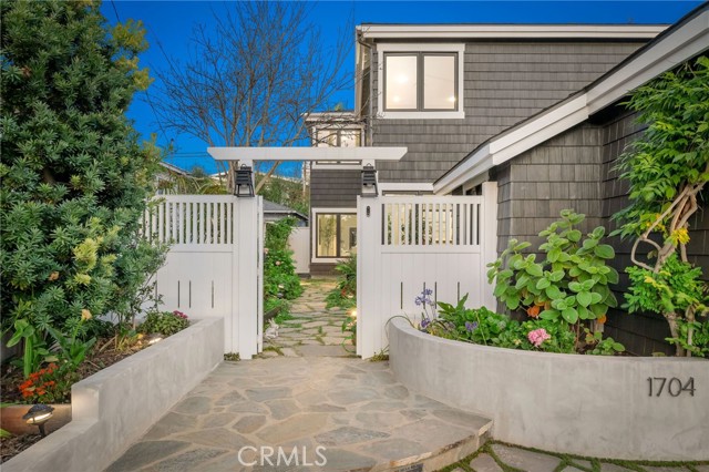 1704 Poinsettia, Manhattan Beach, California 90266, 4 Bedrooms Bedrooms, ,3 BathroomsBathrooms,Residential,For Sale,Poinsettia,SB26093212