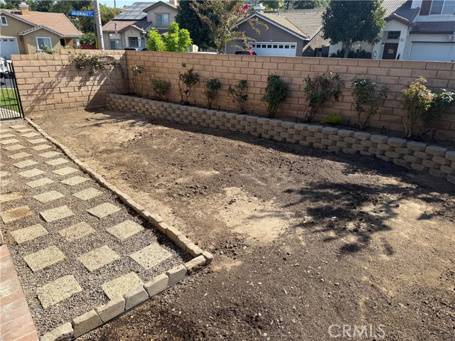 Detail Gallery Image 12 of 17 For 1492 Goldeneagle Dr, Corona,  CA 92879 - 3 Beds | 2 Baths