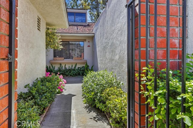 Detail Gallery Image 3 of 14 For 25 Dogwood, Irvine,  CA 92612 - 2 Beds | 2 Baths