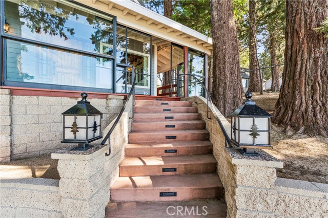 Detail Gallery Image 2 of 29 For 22988 Valley View, Crestline,  CA 92325 - 3 Beds | 2 Baths