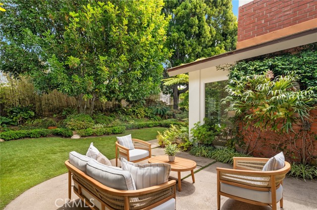 6 Rue Marseilles, Newport Beach CA: https://media.crmls.org/medias/d1a45fc8-ba13-4d5b-b461-bfc211cf8ec3.jpg